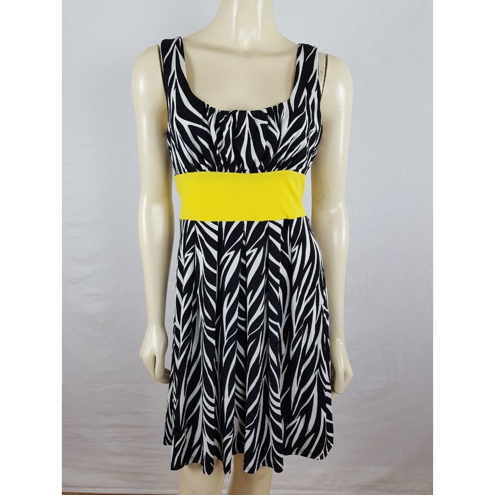 XOXO Sleeveless pull over Empire Waist Black, Yellow‎ and White dress size M